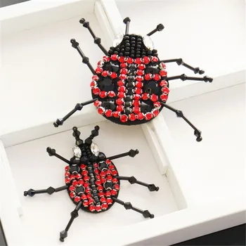 1 KOS Cvetje Čebele ladybug Okrasnih noge obliži aplicirano sew na beading qpplique obleke, čevlji, vrečke za dekoracijo obliž DIY